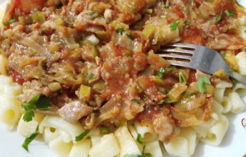 Brza i sočna večera: Super ukusna testenina sa prazilukom i tunjevinom (RECEPT+VIDEO)