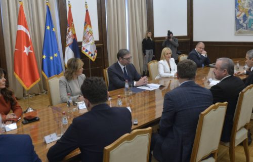 Vučić sa predsednikom Velike Narodne skupštine Turske: Ovo su teme o kojima su razgovarali