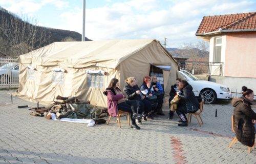 U znak PODRŠKE Srbima na KiM: Blokiran i put iz pravca Kuršumlije prema prelazu Merdare