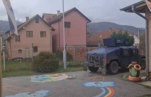 ROSU bornim vozilima u Leposaviću UPAO u dvorište vrtića gde i juče "slučajno" KFOR: Srbi vrlo uznemireni