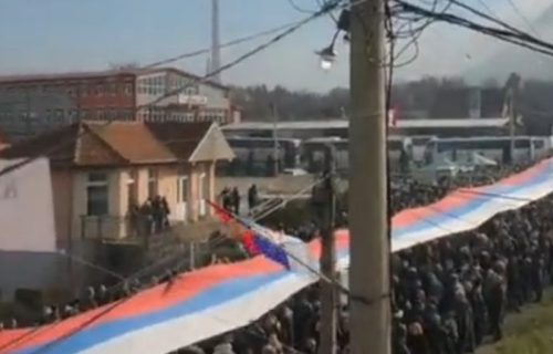 Pogledajte snimke sa velikog protesta na KiM: Srbi dostojanstveno i mirno prkose TERORU Kurtija (VIDEO)