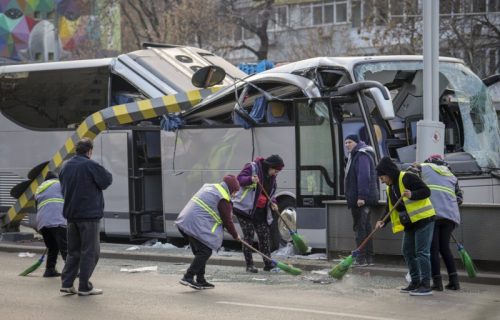 TEŠKA NESREĆA u Rumuniji: Autobus udario u stub, jedna osoba poginula, više od 20 povređenih (FOTO)