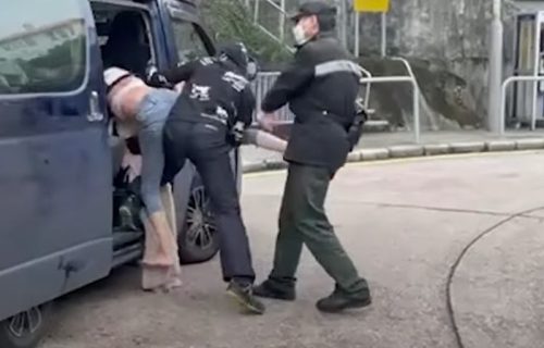 Sumanuta otmica devojke: Kidnaperi ŠAMARALI prolaznike, a POLICAJCI sve to mirno posmatrali (VIDEO)