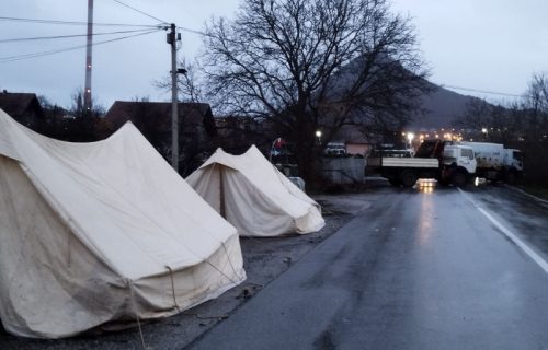 Srbi na KiM i dalje na barikadama na severu pokrajine: Danas sastanak ministara EU o Kosmetu