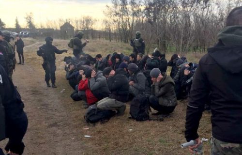 Pronađena 182 iregularna migranta u Horgošu i Srpskom Krsturu: Policija našla ORUŽJE i drogu (FOTO)
