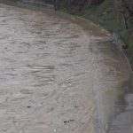 Ciklon doneo poplave u Leskovac: Bujica teče ulicom, voda "kao da se vraća" dok je crpu (VIDEO)
