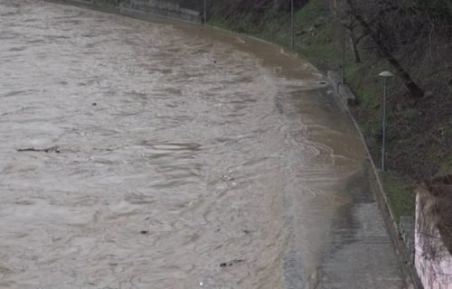 Kritična situacija, vojska pravi odbrambene bedeme: Čak 35 VANREDNIH SITUACIJA na snazi u Srbiji