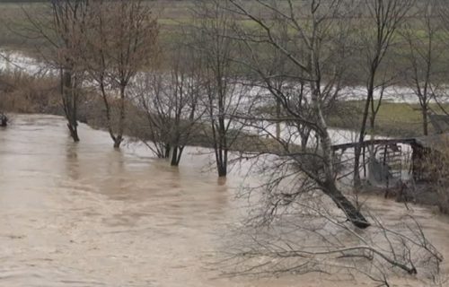 Potop u Zapadnoj Srbiji: Poplavljene kuće, saobraćaj u prekidu (VIDEO)