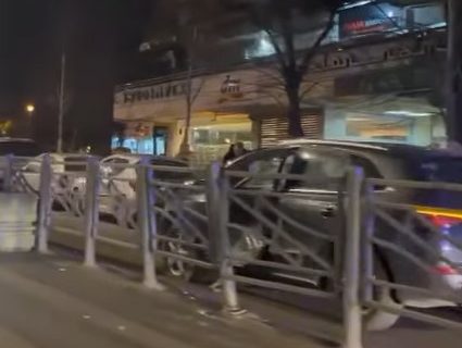 JEZIVA NESREĆA u Vojvode Stepe: Vozač "alfe" pokupio osam parkiranih automobila (VIDEO)
