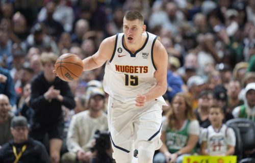 Jokić "poslao po burek" veliku nadu NBA lige: Nikola promešao centra, pa lako poentirao! (VIDEO)