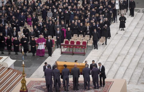 Sahrana Benedikta XVI: Više od 60.000 ljudi ispraća bivšeg papu (FOTO)