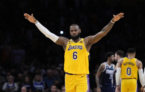 Komična scena iz Amerike: Lebron sa kozama proslavio istorijsko obaranje rekorda! (FOTO)