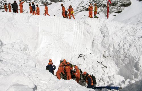 STRAVIČNA NESREĆA: Najmanje 28 osoba poginulo u lavini na Tibetu