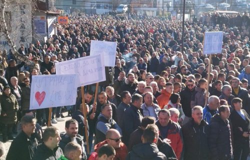 "Bože pravde" se ori Kosmetom: Srbi složno protiv terora i zuluma Aljbina Kurtija (VIDEO)