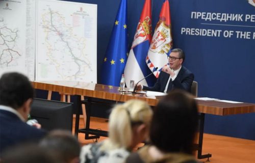 Vučić o natalitetu u Srbiji i pravima porodilja i trudnica: Za koga sve ovo radimo, ako ne za NAŠU DECU