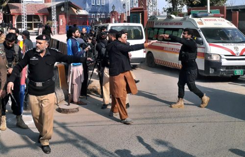 Eksplozija u džamiji u Pakistanu: Povređeno 90 osoba, nekoliko u kritičnom stanju (VIDEO)