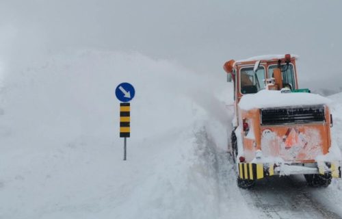 Više od 25.000 ljudi BEZ STRUJE, Kopaonik i dalje zavejan: MUP Srbije uputio apel građanima