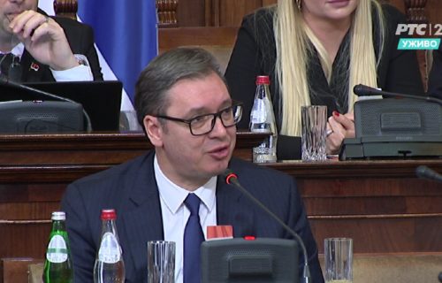 Zar zemlju da uništim kao što ste vi? Vučić podsetio Jovanovića da je sporazum o tablicama potpisan 2011.