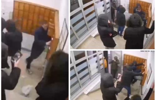 Huligani usred noći demolirali zgradu na Novom Beogradu: Šutirali vrata, pa SNIMALI nasilne scene (VIDEO)