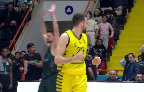 Gudurić kao u dobra stara vremena: Srbin trojkom sa zvukom sirene doneo pobedu Feneru! (VIDEO)