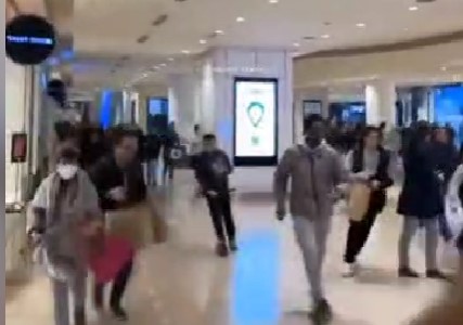 HAOS u Parizu: Prijavljena eksplozija u tržnom centru, ljudi uplašeno bežali, evo šta se desilo (VIDEO)