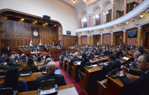 Poslanici Skupštine Srbije završili raspravu: Sutra glasanje o svim tačkama dnevnog reda