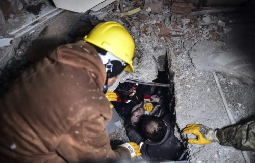 Šarli Ebdo karikaturom ISMEVA zemljotres u Turskoj, javnost BESNA: Nije ništa drugo nego sramota (FOTO)
