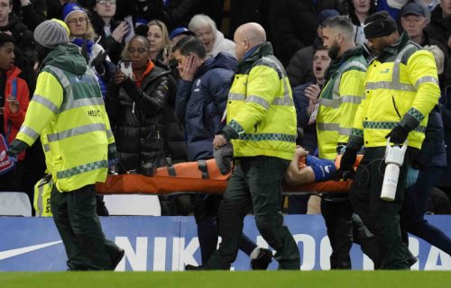 Jezive scene iz Londona: Kapiten Čelsija doživeo potres mozga, hitno je prevezen u bolnicu! (VIDEO)