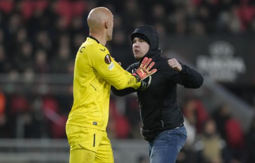 Dmitrović pokazao krvave tragove na vratu! Čovek koji me je napao ili je malo lud ili pijan! (VIDEO)