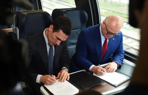Potpisan grant EU za brzu prugu Beograd - Niš od 600 MILIONA EVRA u prisustvu Vučića i Varhelja