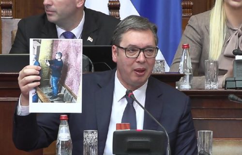 SRAMOTA! Vučić pokazao FOTOGRAFIJU i otkrio gde je Ćuta bio dok je opozicija divljala u Skupštini (FOTO)