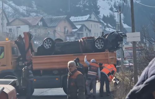 Iz Ibra izvučen automobil SMRTI: Na mestu poginula tri maloletnika, četvrtom se bore za život (VIDEO)