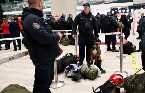 Dirljiva SCENA na aerodromu: Srpski spasioci krenuli u Tursku, nose čak četiri TONE opreme (VIDEO)