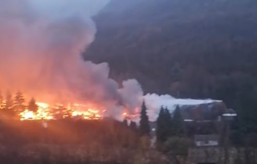 VELIKI POŽAR u Užicu: Vatrena stihija guta hale na putu do Velike brane (VIDEO)