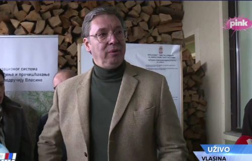 Vučić o onima koji žele PONIŽENU Srbiju: Koalicija "glavu dajem, pasoš ne dajem" okupila 59 ljudi