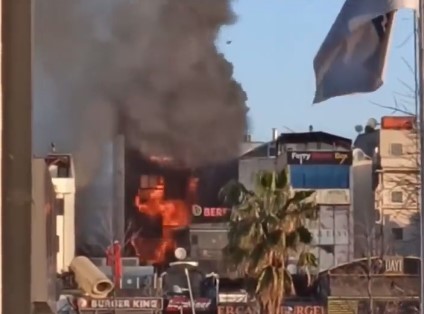 VELIKI POŽAR u Istanbulu: Vatra progutala ceo hotel, ima mrtvih i povređenih (VIDEO)