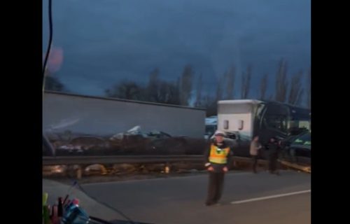 Udes pet kamiona i 37 AUTOMOBILA: UŽAS u Mađarskoj, na desetine ljudi povređeno (VIDEO)