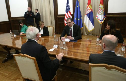 "Saglasili smo se da je hitno formiranje ZSO od PRIORITETNOG ZNAČAJA": Vučić se sastao sa Hilom