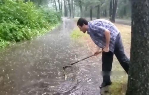 "Otpušio si mi srce": Milioni ljudi su očarani snimkom ČIŠĆENJA KANALIZACIJE, proverite da li vas "radi"