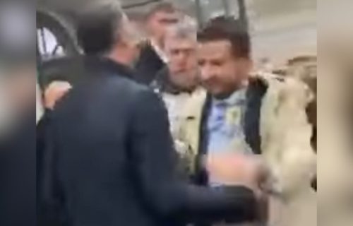 Incident na Cetinju: Građani psovali i vređali Milatovića, uz pomoć policije ušao u salu (VIDEO)