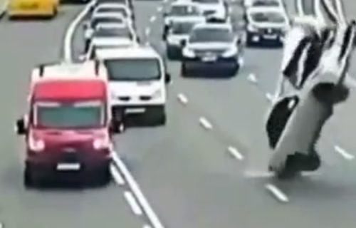 Snimak "natprirodne" saobraćajke zbunio ljude: Kao da je auto podigla NEVIDLJIVA SILA (VIDEO)