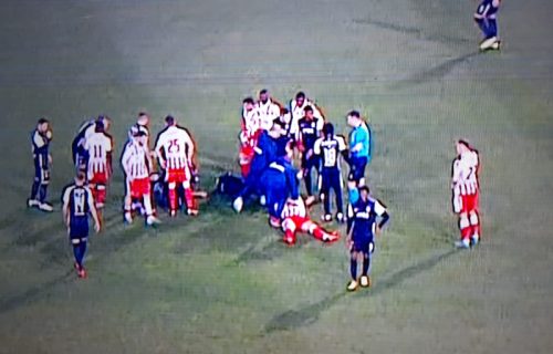 Jezive scene na derbiju: Belić nepomično ležao na zemlji nakon što ga je Pešić pokosio (VIDEO)