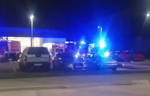 POŽAR u staroj fabrici za preradu mesa u Jagodini: Gust DIM se izdiže iznad postrojenja (VIDEO)