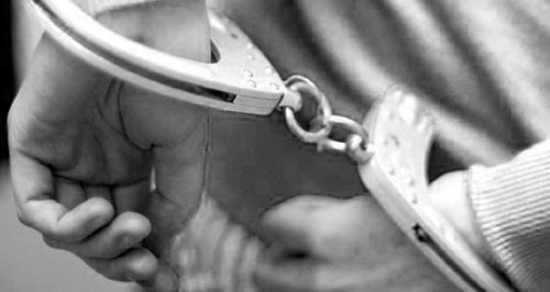 Srpom jurio trojicu mladića: Policija intervenisala, uhapšen Prokupčanin