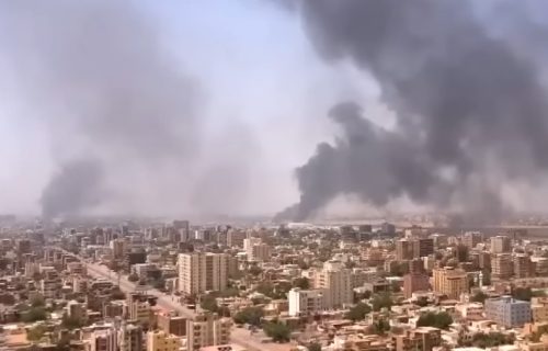 POGOĐEN TURSKI AVION za evakuaciju u Sudanu : Snažne eksplozije uprkos primirju