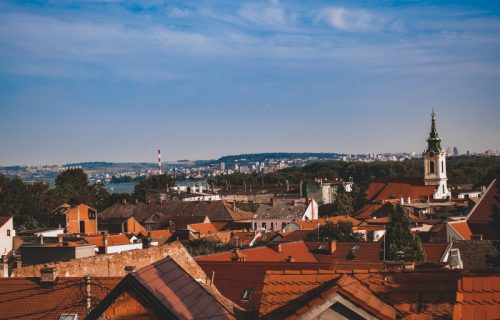 Vlasnica stana brutalno izvređala studentkinju jer radi kao konobarica: Šokantne scene u Beogradu