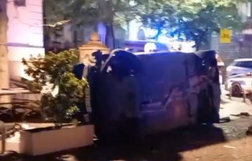 Haos na Dorćolu: Auto se prevrnuo pri velikoj brzini, vatrogasci morali da ga seku kako bi izvukli ženu