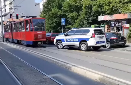 Detalji tuče u tramvaju broj 10: Policija je reagovala brzinom munje (VIDEO)