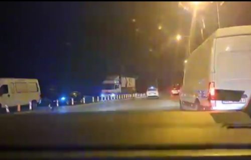 Pucnjava u Mladenovcu: Ubijeno troje, ranjeno više osoba, napadač opkoljen, puca na policiju