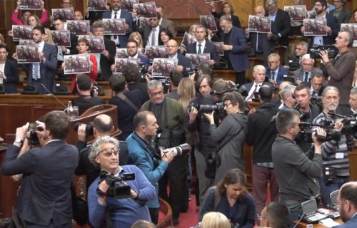 Poslanici ponovo u klupama: Počela VANREDNA sednica Skupštine Srbije